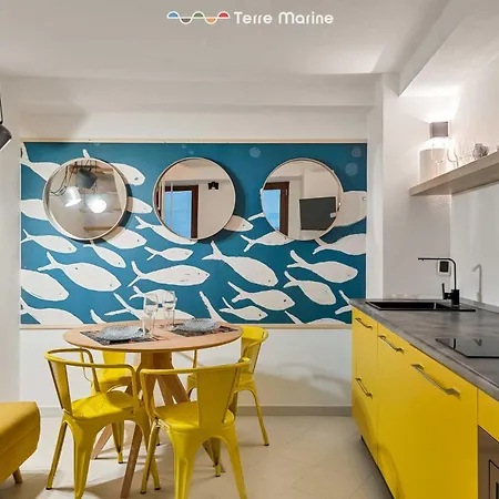 Yellow Submarine, Terre Marine *