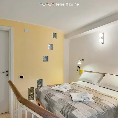 Yellow Submarine, Terre Marine Apartman *